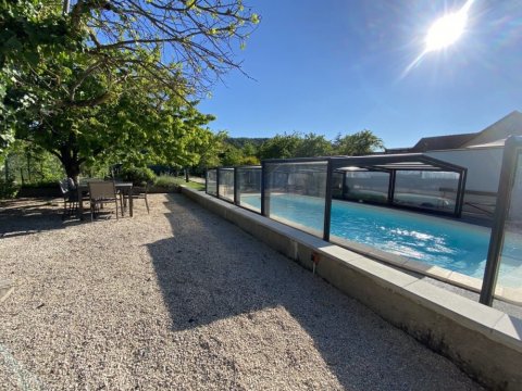 Belle demeure des années 1940, parfaitement rénovée, avec vue sur les collines, jardin, garage, piscine couverte chauffée à PLOMBIERES-LES-DIJON, Dijon, ARYA Immobilier