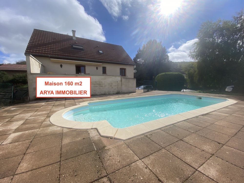 Maison de 159 m2 avec piscine située à 6 minutes de Chamboeuf, belle terrasse, grand jardin arboré et au calme de 2000 m2, sous-sol complet avec garage trois voitures, Dijon, ARYA Immobilier