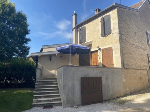 Belle maison en pierre, au calme, terrain agréable et clos avec plusieurs dépendances, à Lantenay, 4 km de Fleurey-sur-Ouche, Dijon, ARYA Immobilier