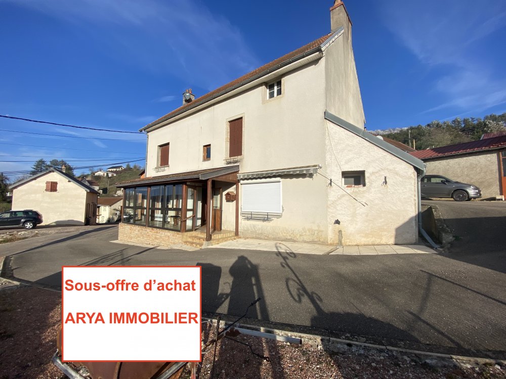 Maison de 142 m² à rénover à 21 km Sud-Ouest de Dijon, belle vue sur les collines environnantes avec grande dépendance-hangar, jardin en face de la maison, Dijon, ARYA Immobilier