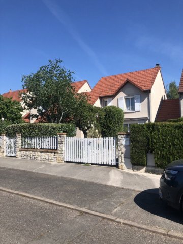 Jolie maison dans à Fontaine-les-Dijon , quatre chambres, deux terrasses, un garage, Dijon, ARYA Immobilier