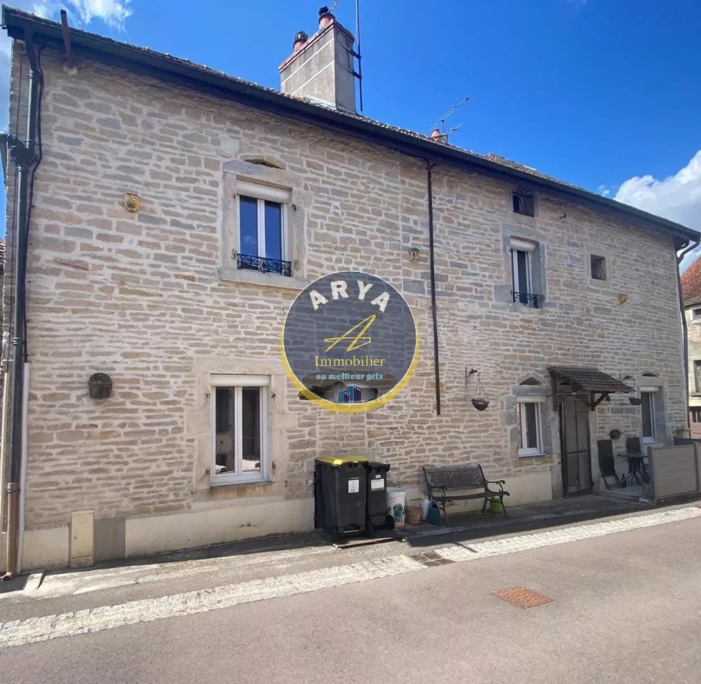 Compromis entre maison et appartement  , en très bon état, deux chambres et un bureau, terrasse , cave , grenier, à Fleurey-sur-Ouche, estimation gratuite sous 48h