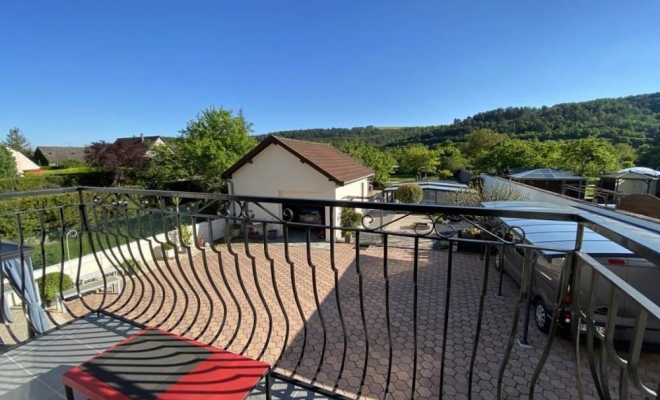 RECEMMENT VENDUE : Belle demeure des années 1940, parfaitement rénovée, avec vue sur les collines, jardin, piscine couverte chauffée à PLOMBIERES-LES-DIJON, Dijon, ARYA Immobilier