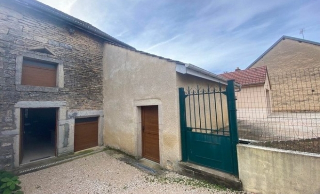 RECEMMENT VENDUE / Maison en pierre de 60 m², grande grange, dépendance et garage à LANTENAY, Dijon, ARYA Immobilier