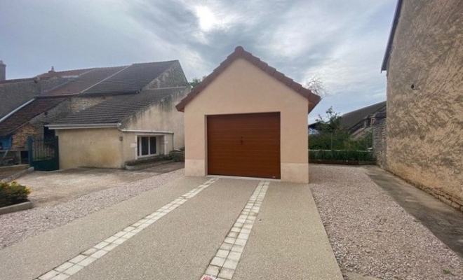 RECEMMENT VENDUE / Maison en pierre de 60 m², grande grange, dépendance et garage à LANTENAY, Dijon, ARYA Immobilier