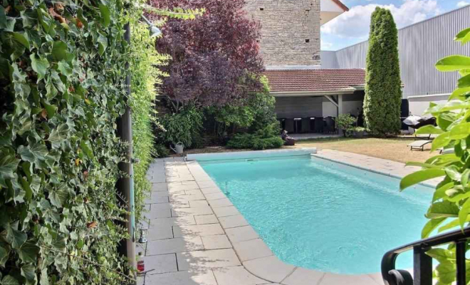 RECEMMENT VENDUE: Maison en pierre, avec piscine chauffée, jardin, garage et cave à FLEUREY-SUR-OUCHE, Dijon, ARYA Immobilier