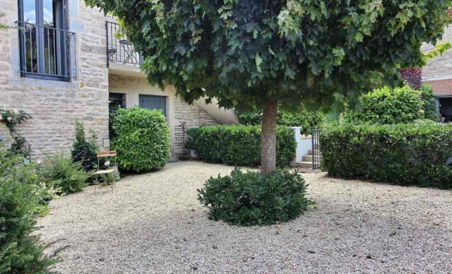 RECEMMENT VENDUE: Maison en pierre, avec piscine chauffée, jardin, garage et cave à FLEUREY-SUR-OUCHE, Dijon, ARYA Immobilier