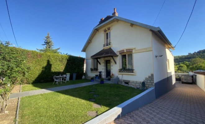 Belle demeure des années 1940, parfaitement rénovée, avec vue sur les collines, jardin, garage, piscine couverte chauffée à PLOMBIERES-LES-DIJON, Dijon, ARYA Immobilier