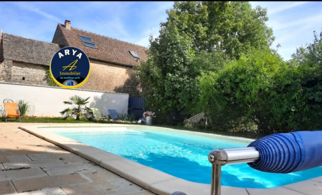 Belle maison d'architecte 175 m², avec cinq chambres, belle terrasse, piscine chauffée, beau terrain au calme , 3 km de Fleurey-sur-Ouche, Dijon, ARYA Immobilier