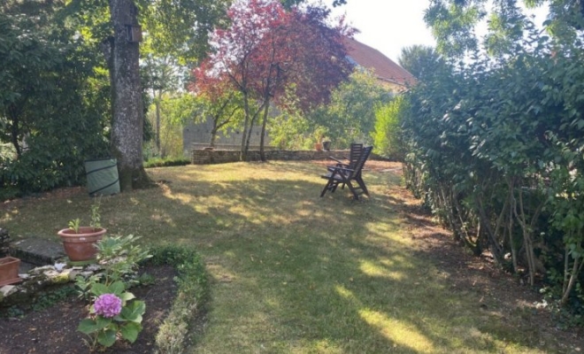 Belle maison en pierre, au calme, terrain agréable et clos avec plusieurs dépendances, à Lantenay, 4 km de Fleurey-sur-Ouche, Dijon, ARYA Immobilier