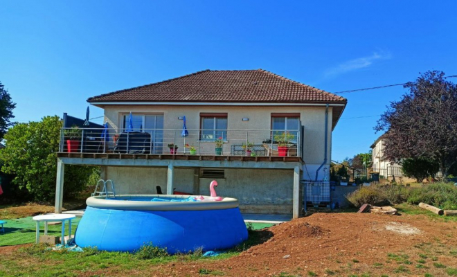 Très belle maison lumineuse, récemment rénovée, avec grand terrain arboré et vue panoramique, à Sombernon, Dijon, ARYA Immobilier