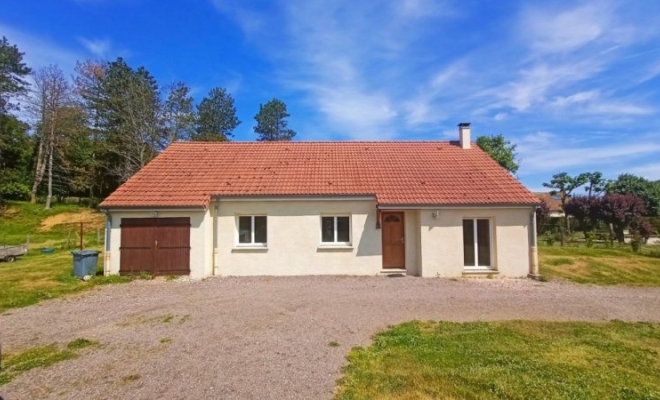 Belle maison de plain pied, sur très grand terrain arboré, au calme à Vandenesse-en-Auxois, Dijon, ARYA Immobilier