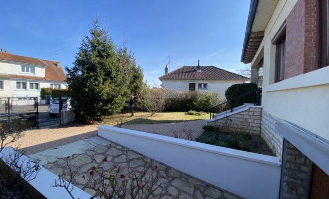 Belle maison de plain-pied au calme à FONTAINE-LES-DIJON avec jardin intime, sous-sol et garage, Dijon, ARYA Immobilier