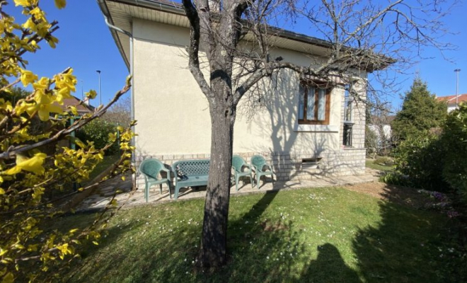 Belle maison de plain-pied au calme à FONTAINE-LES-DIJON avec jardin intime, sous-sol et garage, Dijon, ARYA Immobilier