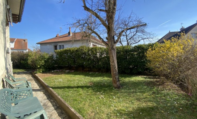 Belle maison de plain-pied au calme à FONTAINE-LES-DIJON avec jardin intime, sous-sol et garage, Dijon, ARYA Immobilier