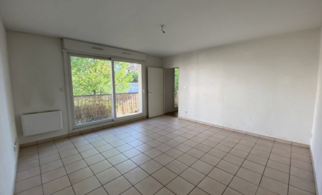 Bel appartement type 2, proche gare, 35 m2 avec balcon et place de stationnement, Dijon, ARYA Immobilier