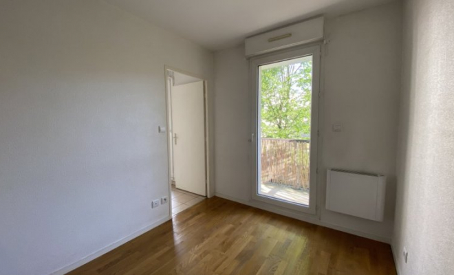 Bel appartement type 2, proche gare, 35 m2 avec balcon et place de stationnement, Dijon, ARYA Immobilier