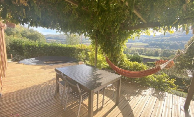 Très belle maison, au calme, terrasse avec piscine et vue panoramique sur la vallée de l’Ouche, Dijon, ARYA Immobilier