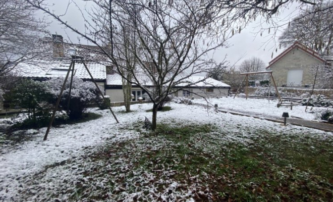 Belle maison en pierre avec cachet de l’ancien de 131 m2 au sol, trois chambres, jardin, garage, véranda, cave, Dijon, ARYA Immobilier