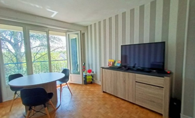 Bel appartement T3 avec balcon, cave, grenier, dans une résidence calme et sécurisée à LONGVIC, Dijon, ARYA Immobilier