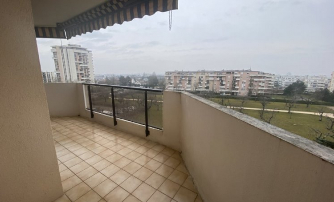 Appartement T4 de 82 m2 dans quartier calme à Talant Les Cerisiers, balcon spacieux, garage et cave, Dijon, ARYA Immobilier