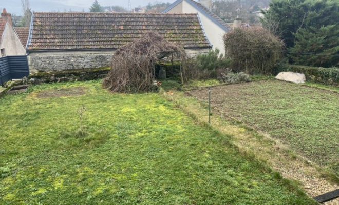 Maison située au calme à Ahuy avec beau jardin sans vis-à-vis, trois chambres et dépendances dont garage et cave voûtée., Dijon, ARYA Immobilier