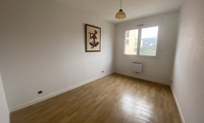 Appartement T4 de 82 m2 dans quartier calme à Talant Les Cerisiers, balcon spacieux, garage et cave, Dijon, ARYA Immobilier