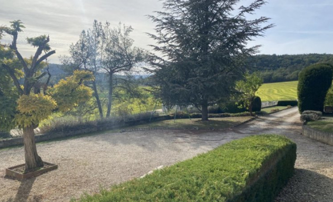 Maison de plain-pied au calme avec belle vue à Fleurey-Sur-Ouche, grande terrasse, sous-sol complet, jardin, Dijon, ARYA Immobilier