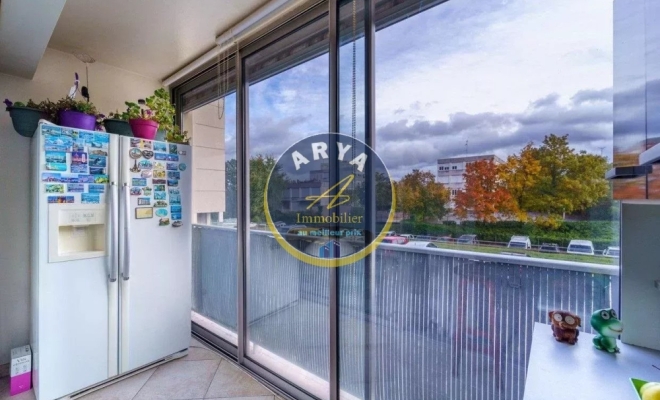 Joli T4 de 80 m² avec loggia fermée au 1er étage d'une copropriété sécurisée, ARYA IMMOBILIER, estimation gratuite sous 48h