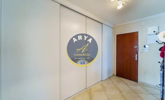 Joli T4 de 80 m² avec loggia fermée au 1er étage d'une copropriété sécurisée, ARYA IMMOBILIER, estimation gratuite sous 48h