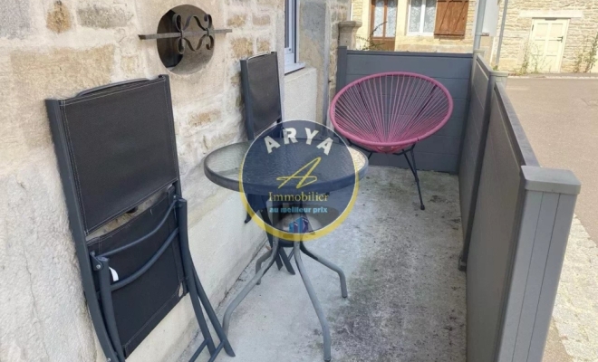 Compromis entre maison et appartement  , en très bon état, deux chambres et un bureau, terrasse , cave , grenier, à Fleurey-sur-Ouche, estimation gratuite sous 48h