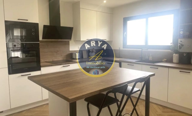 Maison neuve, beau séjour , cuisine équipée,  terrasse, quatre chambres,  garage, ARYA IMMOBILIER, estimation gratuite sous 48h