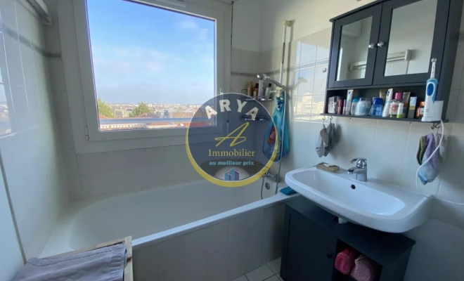 Bel appartement lumineux à Fontaine-lès-Dijon – 3e étage avec balcons et stationnement privé Agence ARYA immobilier estimation gratuite sous 48h de maison, appartement, terrain, grange, immeuble, local commercial, etc.