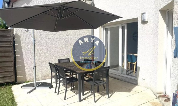 Terrasse Maison au calme moderne et fonctionnelle, terrasse, jardin sans vis-à-vis et garage. Votre agence ARYA IMMOBILIER située 3 grande rue du haut dans le vieux centre de Fleurey-Sur-Ouche accompagnement de vos ventes et estimation gratuites sous 48 h de maison, appartement, terrain, grange, immeuble, local commercial, etc.