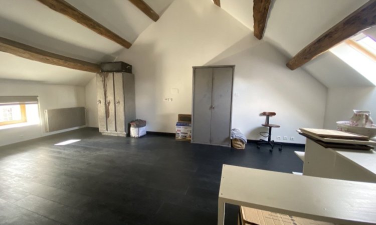 Grande chambre possibilité de créer deux chambres Maison au calme en pierre de 100 m2 avec cachet à Messigny-et-Vantoux, belle terrasse donnant sur cour, atelier, cave, grand abri Votre agence ARYA IMMOBILIER située 3 Grande rue du haut dans ancien centre de FLEUREY-SUR-OUCHE estimation gratuite sous 48 h de maison, appartement, terrain, grange, local commercial, etc.