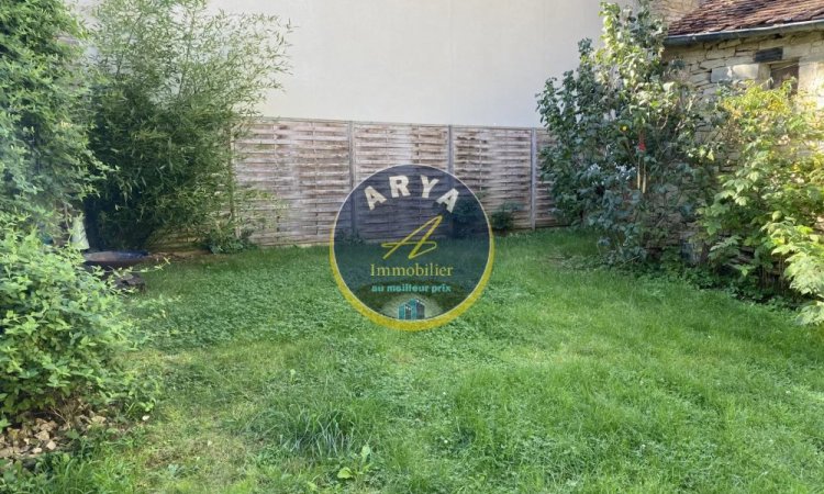 Jardin Maison en pierre avec cachet de l'ancien, trois chambres, caves et jardin agence ARYA IMMOBILIER située ancien centre de FLEUREY-SUR-OUCHE estimation gratuite sous 48 heures de maison, appartement, terrain, grange, etc.